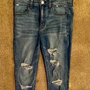 American Eagle 🦅  Distressed Hi-Rise Jegging